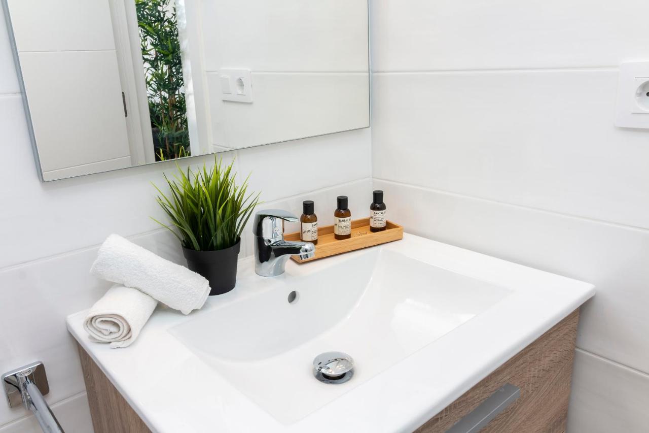 Homeforguest Modern And Recently Renovated Apartment In Arona Arona  Zewnętrze zdjęcie