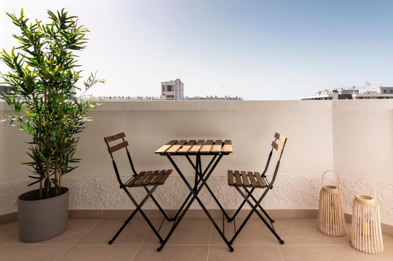 Homeforguest Modern And Recently Renovated Apartment In Arona Arona  Zewnętrze zdjęcie