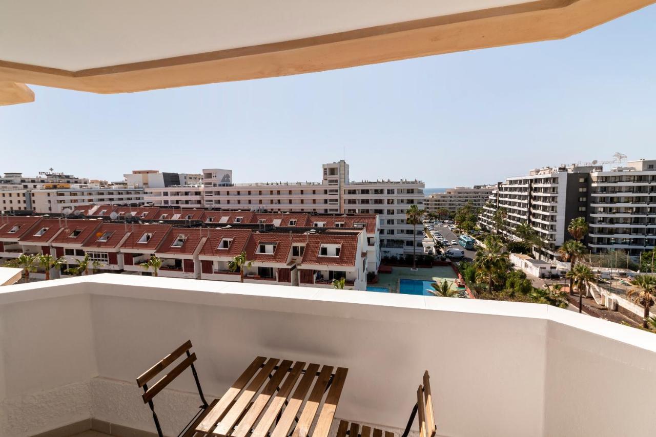 Homeforguest Modern And Recently Renovated Apartment In Arona Arona  Zewnętrze zdjęcie