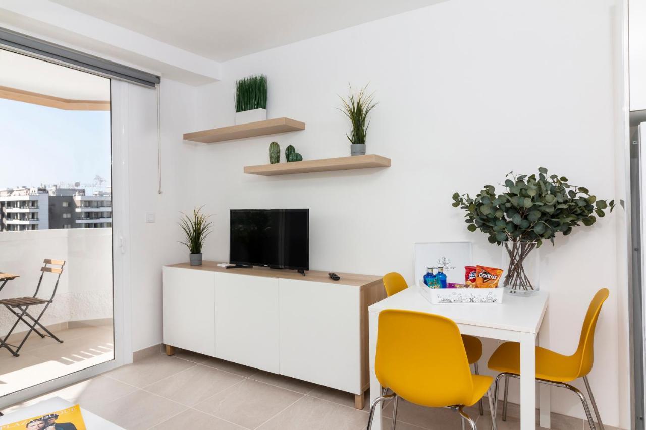 Homeforguest Modern And Recently Renovated Apartment In Arona Arona  Zewnętrze zdjęcie