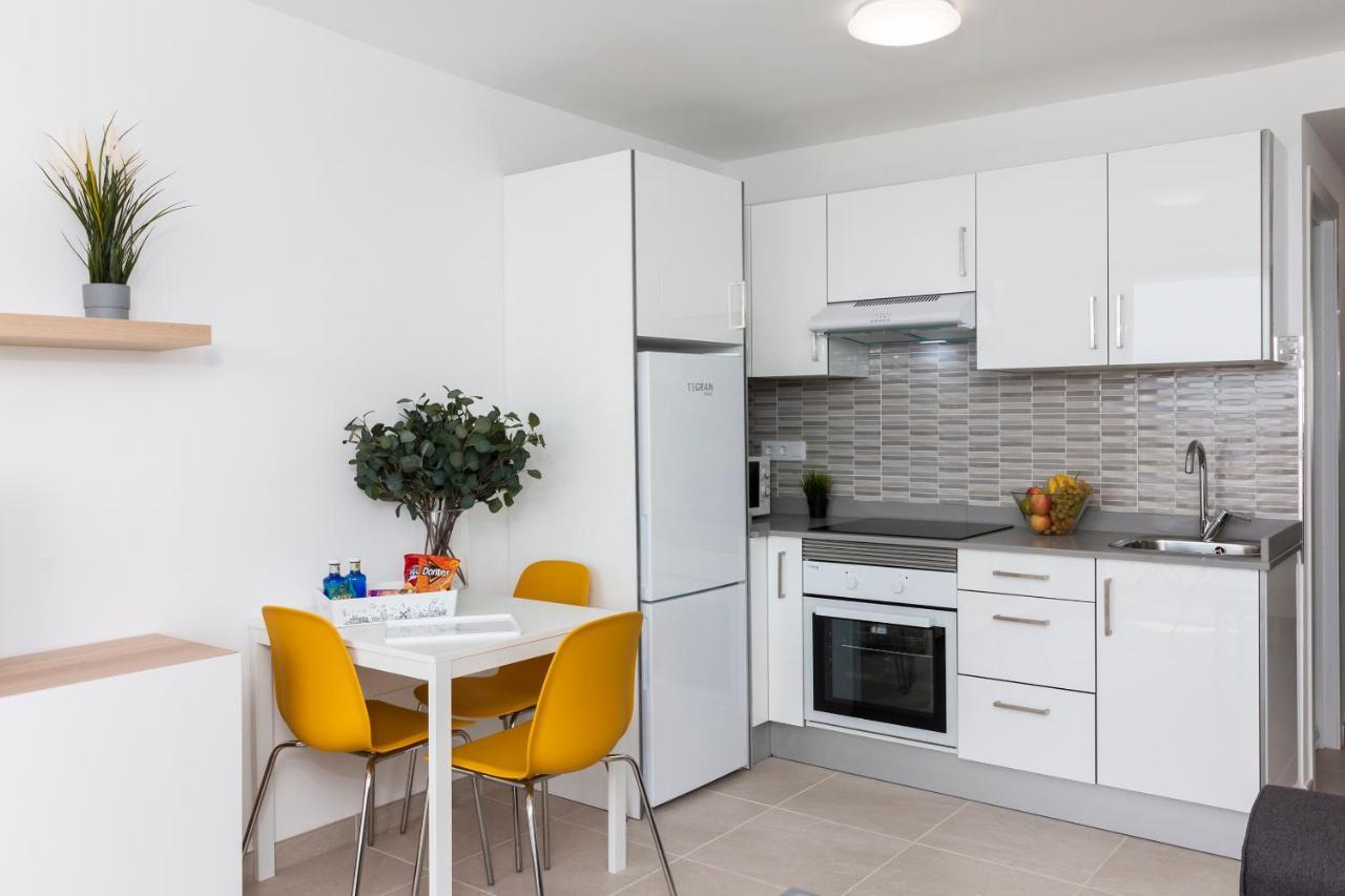 Homeforguest Modern And Recently Renovated Apartment In Arona Arona  Zewnętrze zdjęcie