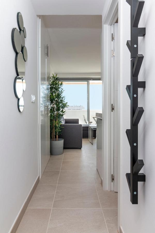 Homeforguest Modern And Recently Renovated Apartment In Arona Arona  Zewnętrze zdjęcie