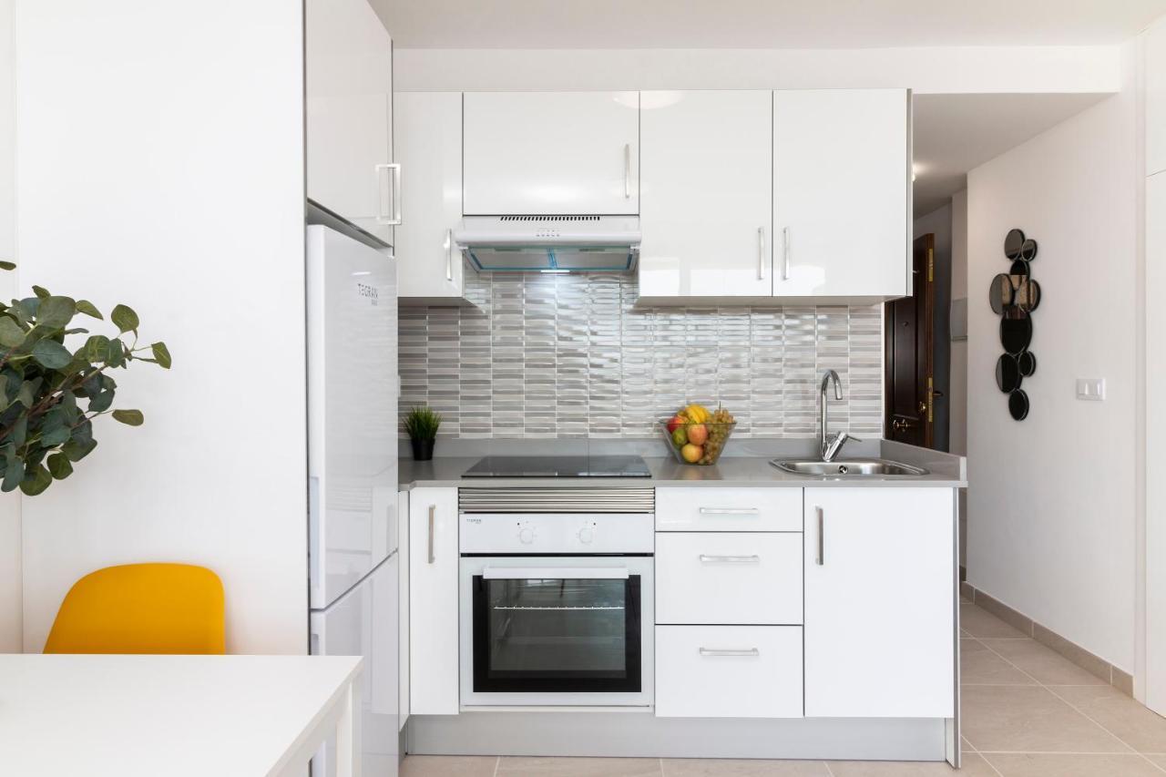Homeforguest Modern And Recently Renovated Apartment In Arona Arona  Zewnętrze zdjęcie